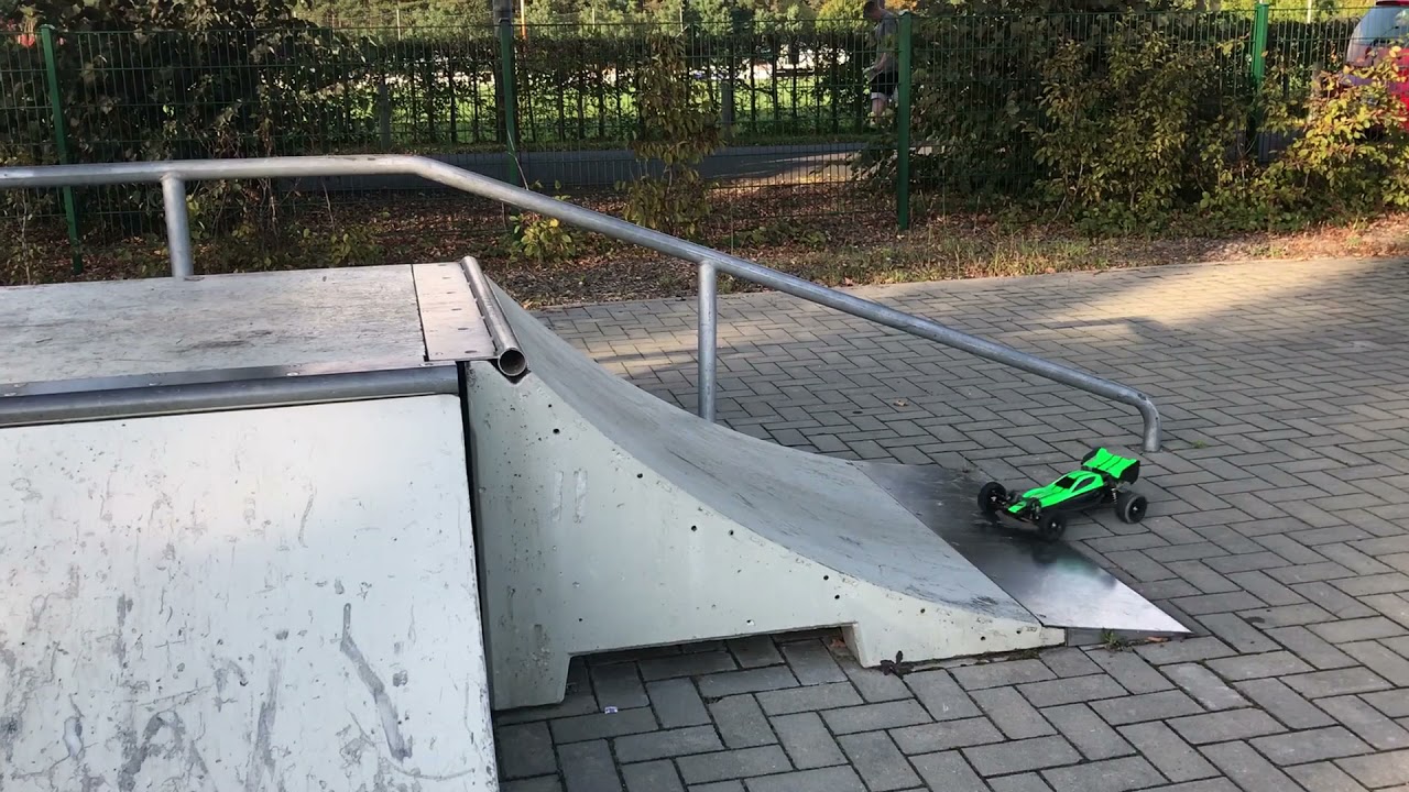 Mit dem NeoFighter auf dem Skateplatz