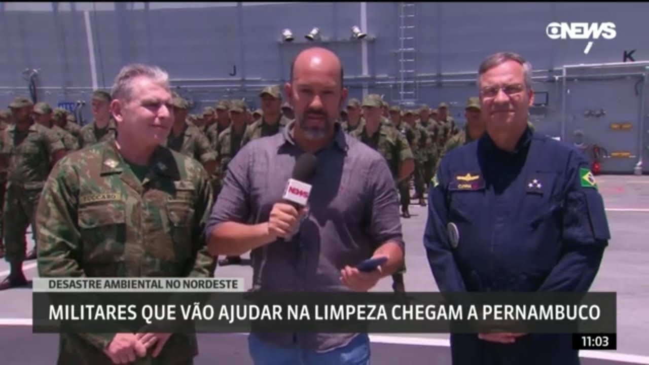 Os dois maiores navios da Marinha do Brasil chegam à Suape