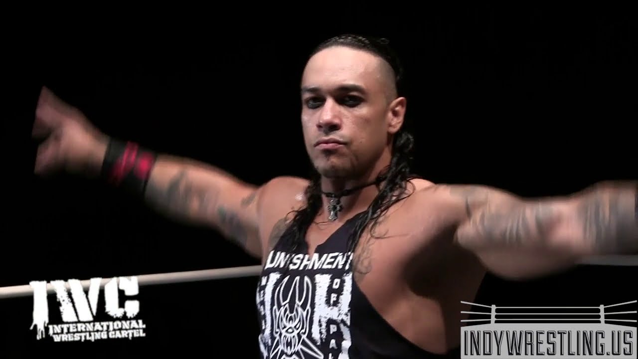 Damien Priest (Punishment Martinez) vs Wardlow