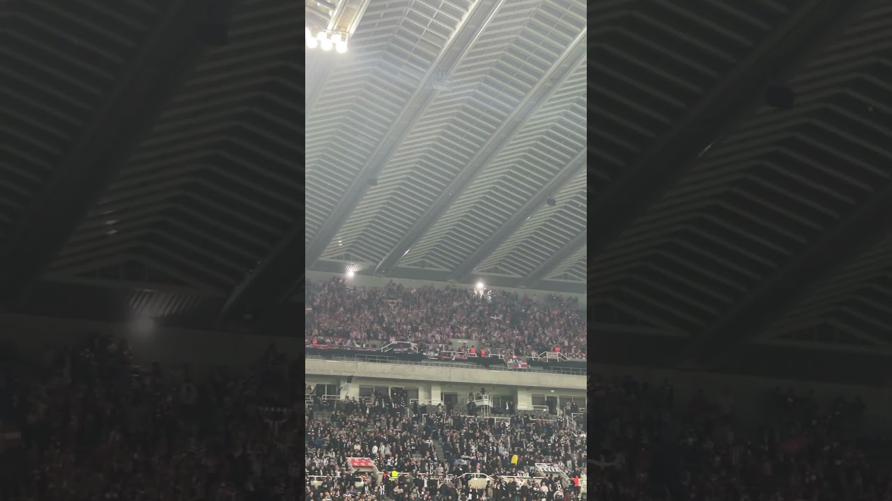 ❤️🤍 L@s athleticzales calientan motores en el St. James' park!