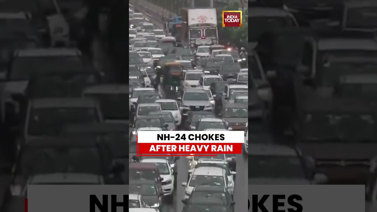 Delhi Rain Chaos: NH-24 Traffic Snarls Near Akshardham Temple | Monsoon Mayhem
