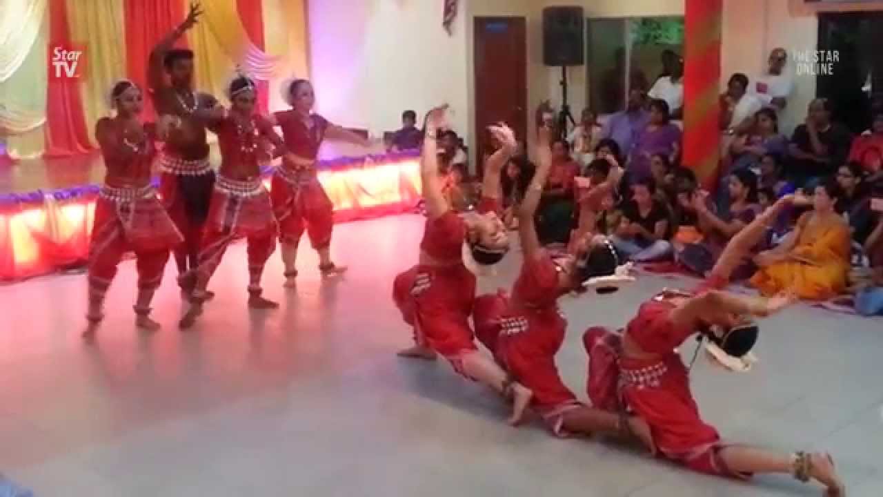 Nine days of prayers and dances during Navarathiri festival