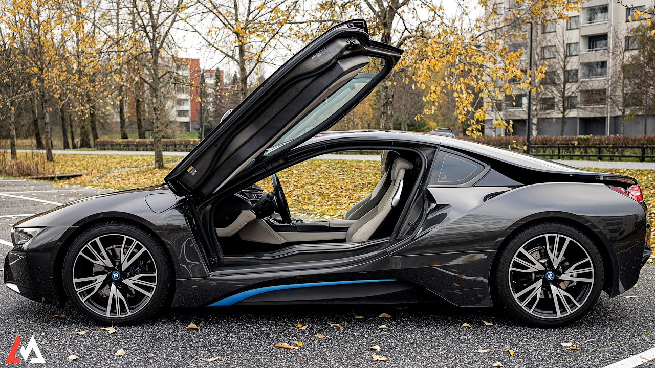 2017 BMW i8 Coupe - Drive, Exterior and interior in detail