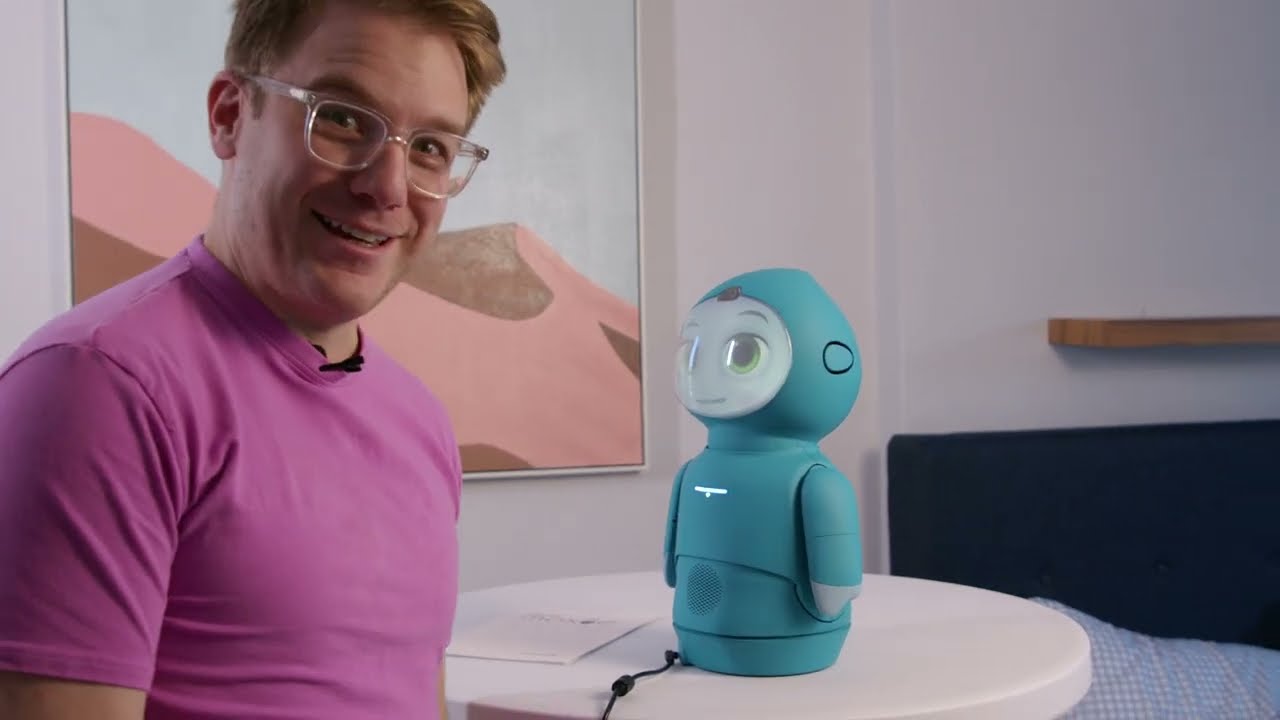 Moxie Robot Unboxing