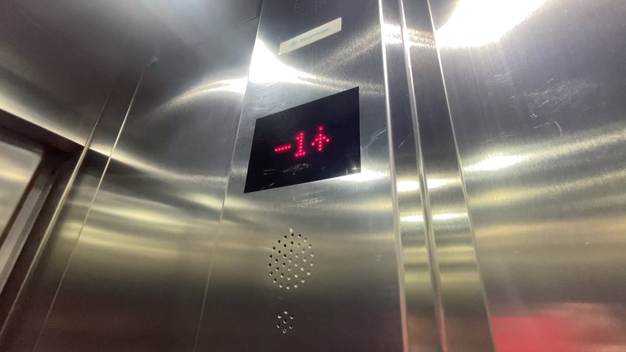 2018 ThyssenKrupp Synergy 200 Ascensor Electromecánico @ Edificio Terrasol I, Quilpué, Chile