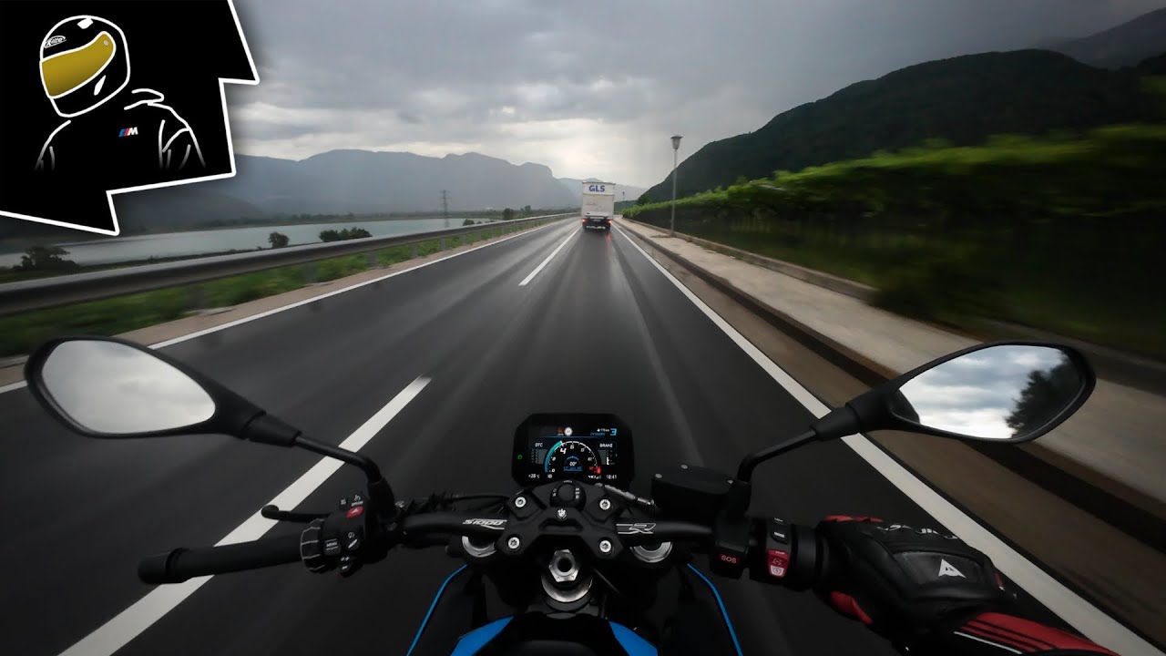 Riding in the rain on the 2025 S1000R