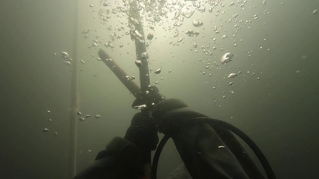 Divers Institute of Technology Leaving Bottom and Reaching Surface