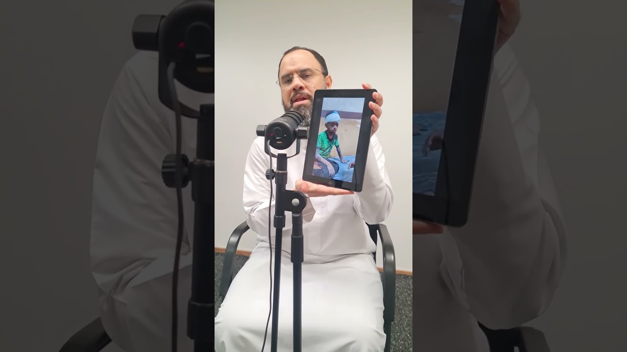🤚 تقبيل يد حمد من قبل بعض الاخوة من منتخب البحرين