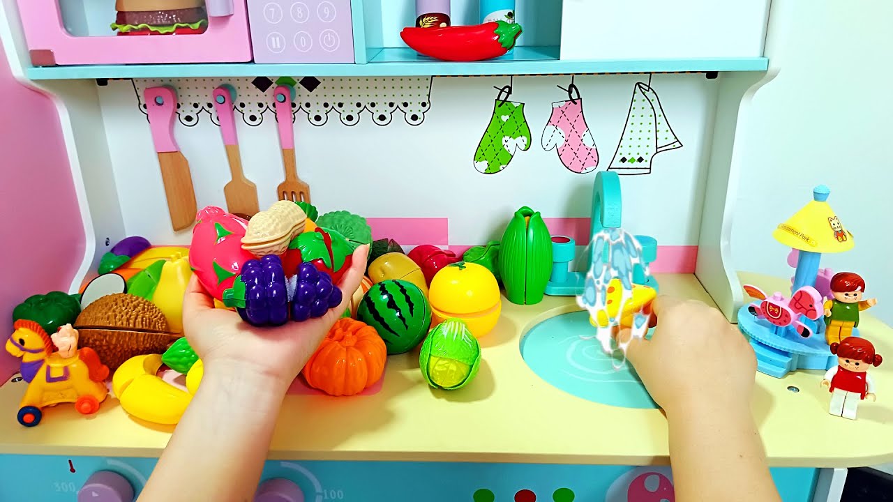Cutting Fruits and vegetables toys and name them in English and Indonesian