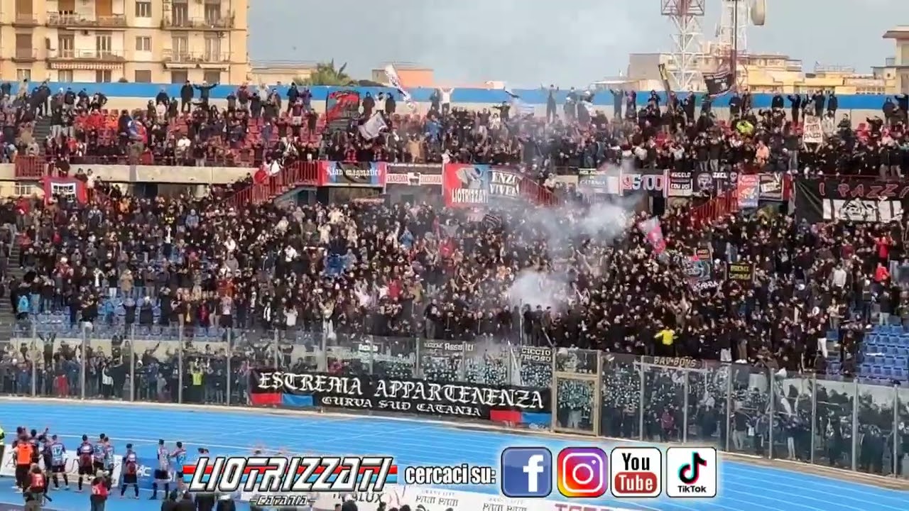 Catania - Cosenza; Festa della squadra sotto la Curva Sud dopo la vittoria sul Cosenza pt.2