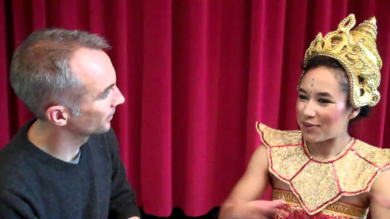 2010 Crewe Aladdin - Neil Bull interviews Ayesha Gwilt