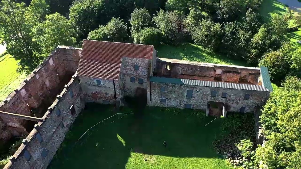 Aizpute.Древний замок старого города с высоты птичьего полёта с DJI.Travel back in time with DJI.