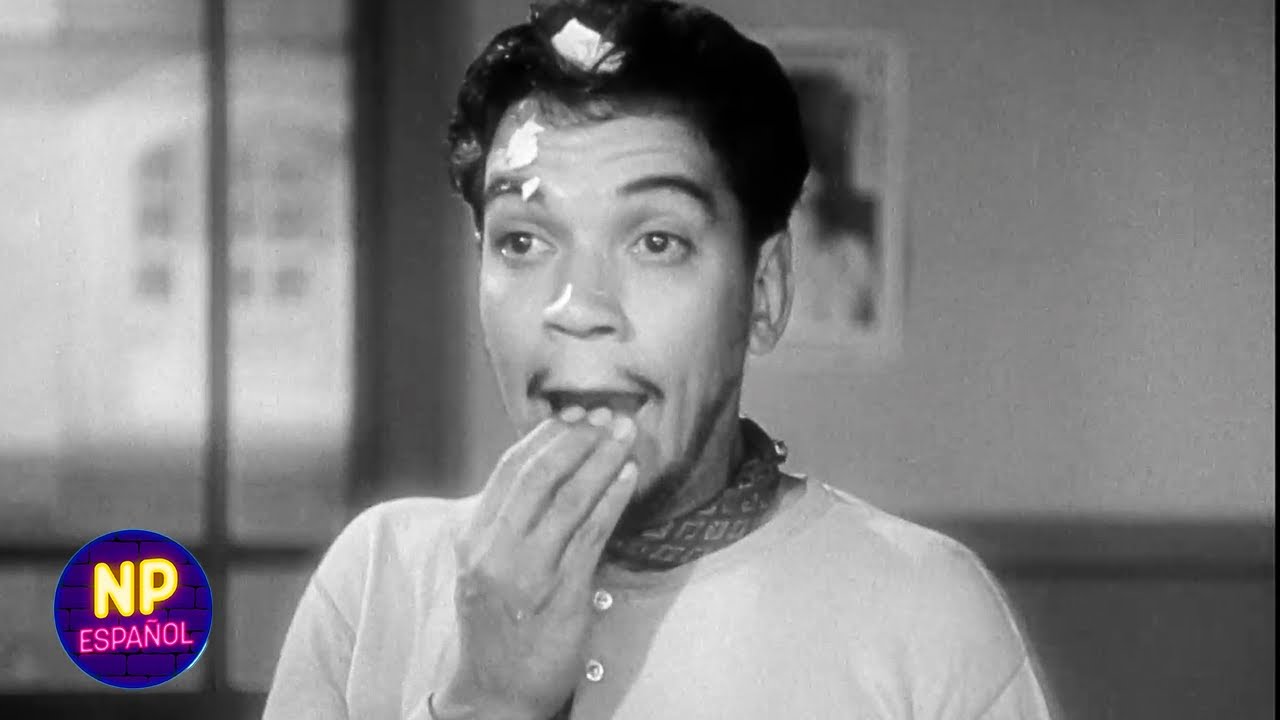 Cantinflas Pelea Contra Los Bandidoss | El Gendarme Desconocido (1941)  | Now Español