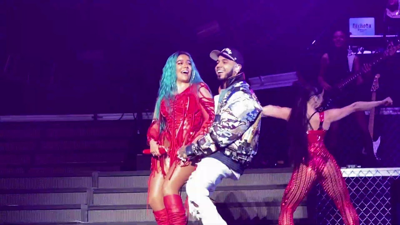 ANUEL AA INTENTA BESAR A KAROL G PERO ELLA SE MOLESTA