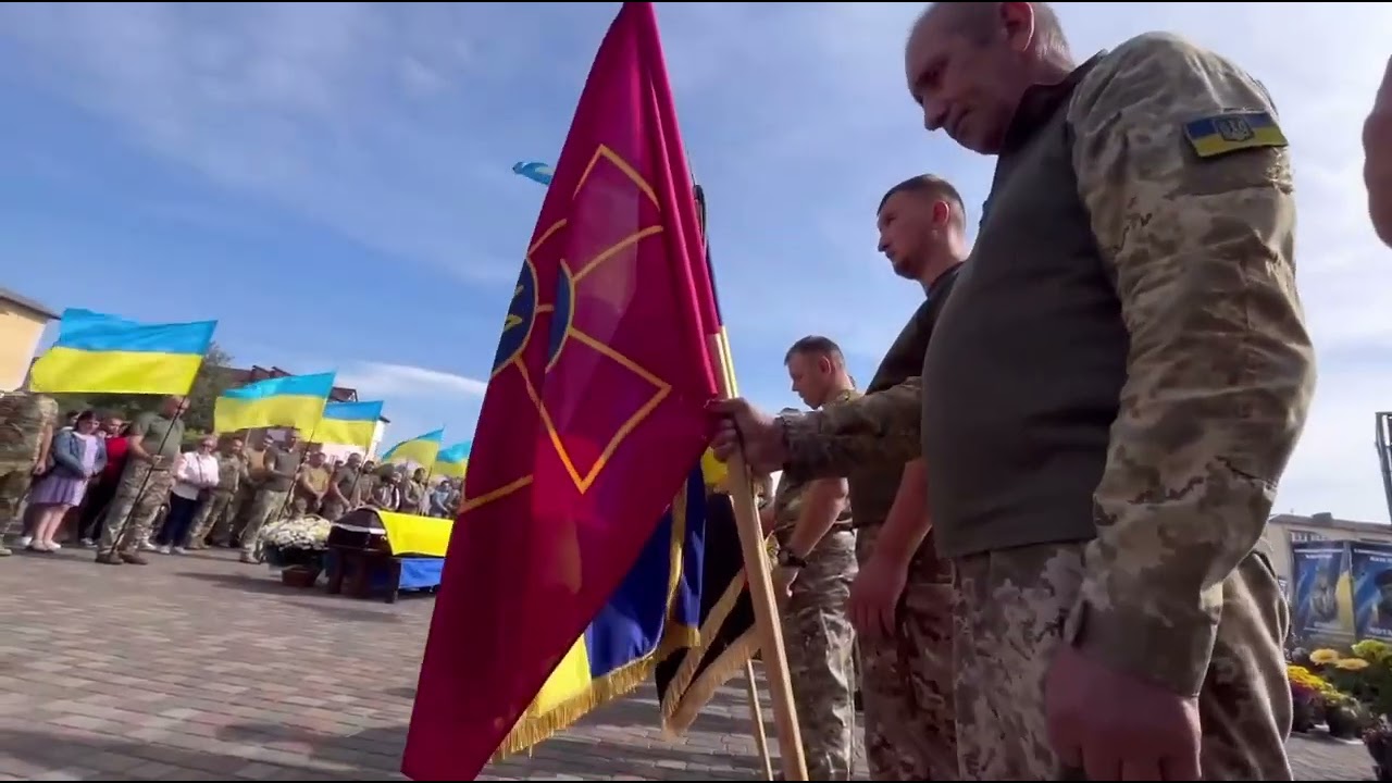 У Сарнах попрощалися з загиблим воїном, що підірвався на міні