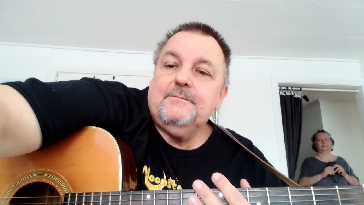 Paul #63ps übt seine Lieder aus seinem Songbook