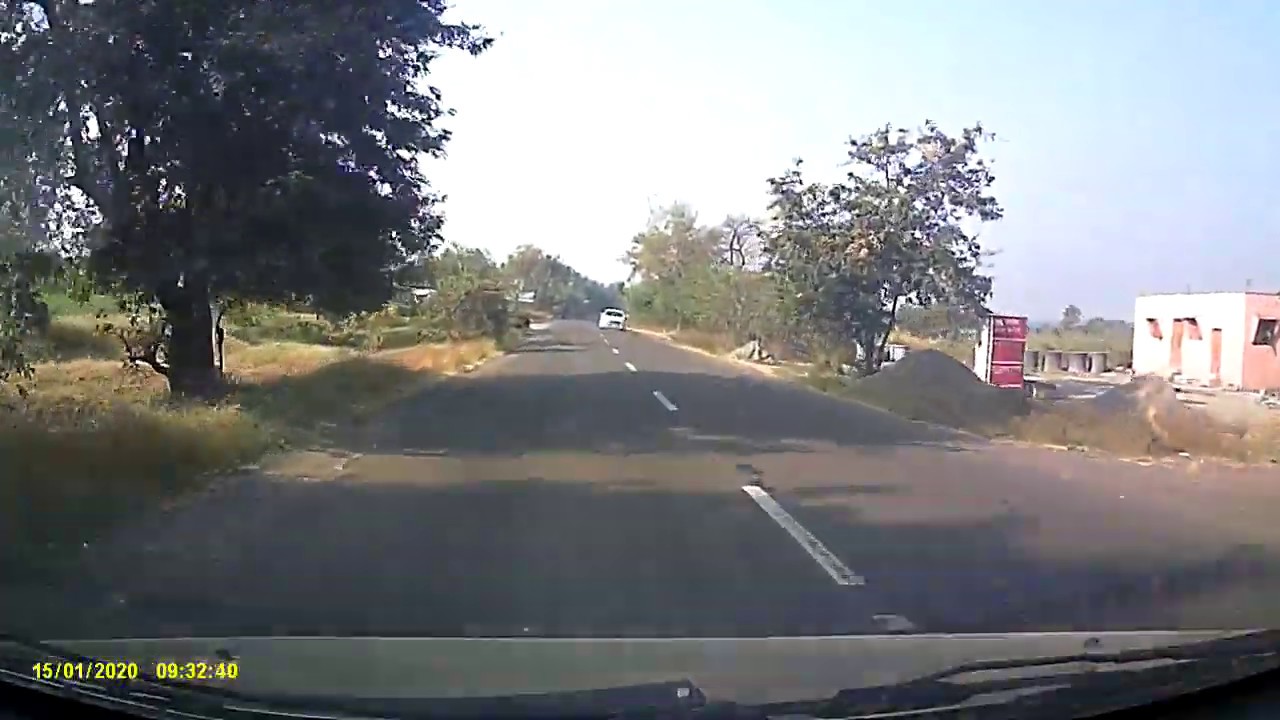 Maharashtra State Transport Bus MH-14 BT-4111 Reckless Driving