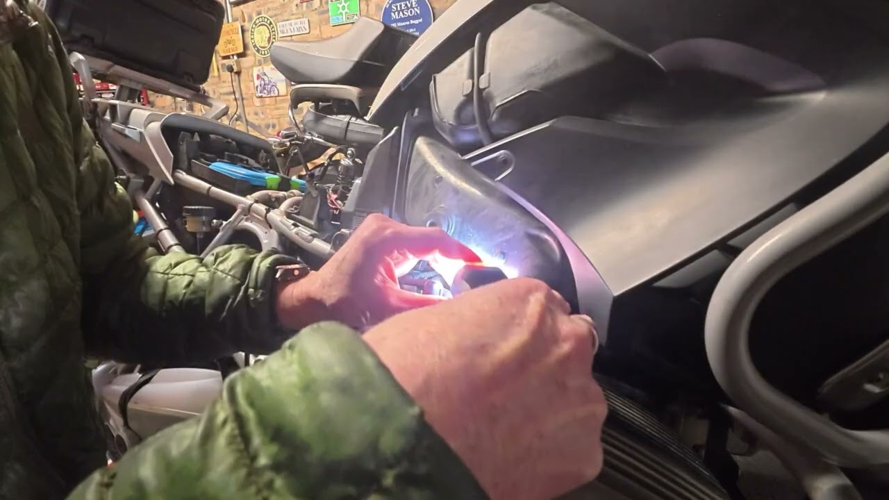 Замена воздушного фильтра на моем BMW R1200GS - Борис