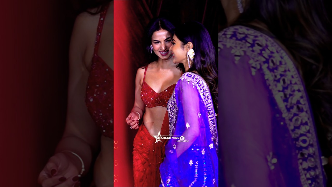 Two besties 😁 #sonalchauhan #mouniroy #viralvideo #paparazzi