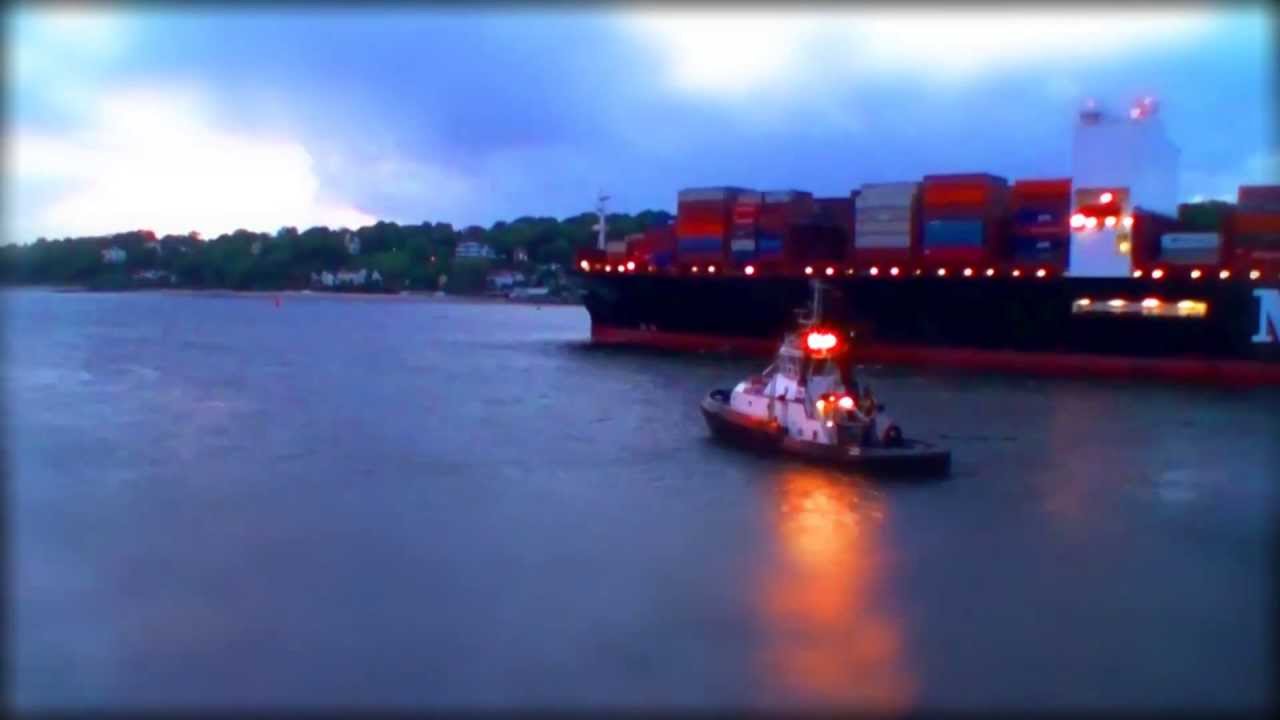 Hamburg von oben Elbefrachter - Miniaturlandschaft / Tilt-Shift