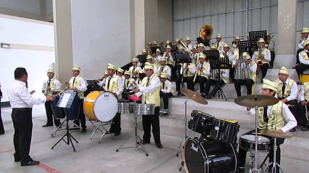 17.12.14. Villancico: Feliz Navidad - Banda de Músicos Colegio San Juan Trujillo Perú