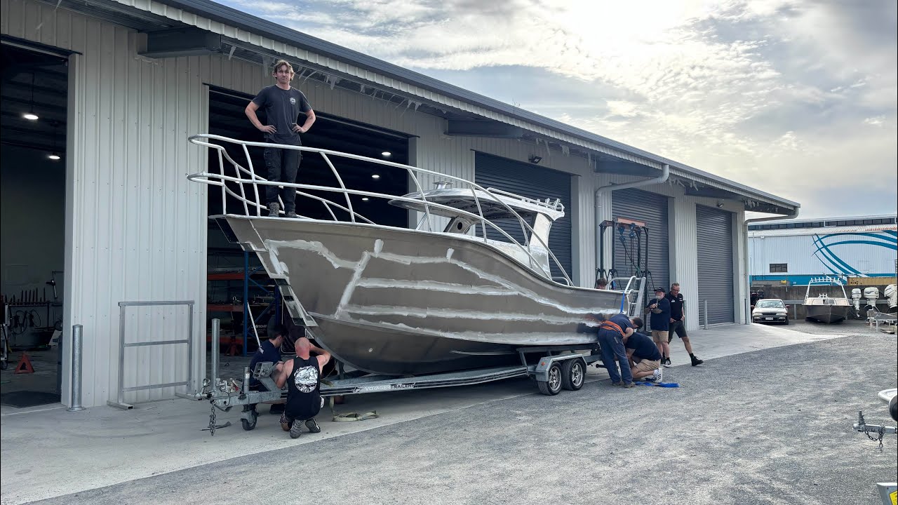 Building a 700 hour 8M Fin Chaser Amphibious Boat in 30 min