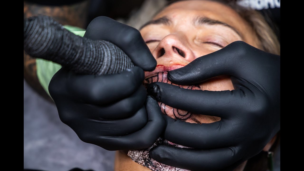 First Maori police officer to wear moko kauae in Queensland