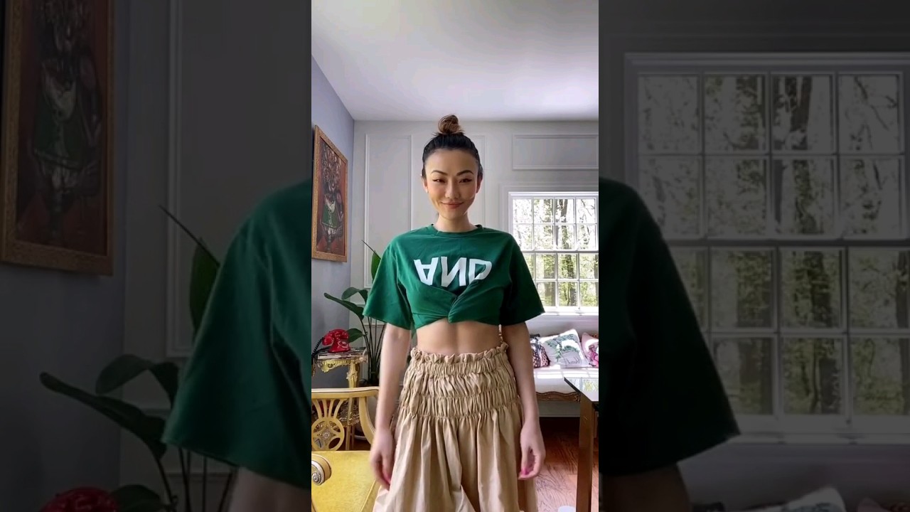 how to turn any t-shirt into crop tops #styletips #lifehacks #outfit