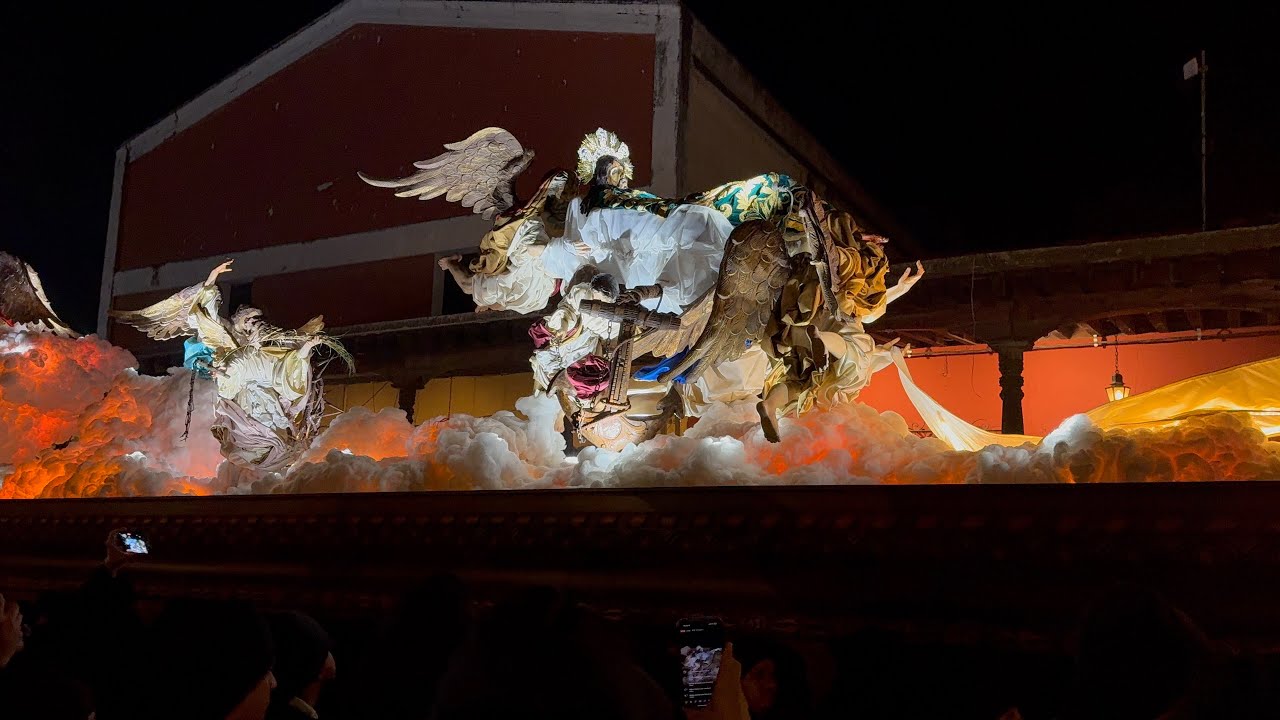 Procesión de Jesús sepultado de San Felipe por el portal de las panaderas Antigua 2025
