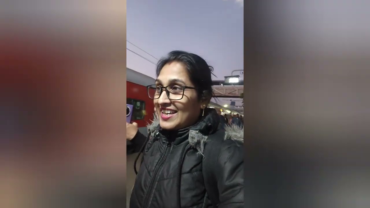 সবাই মিলে একসাথে চললাম গুরু গুরু করতে তাও আবার ট্রেনে কি মজা#dailyvlog 