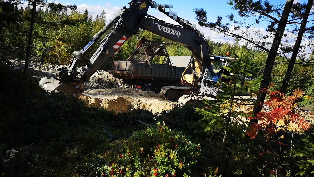 Harpar grus med grannens volvo ec210