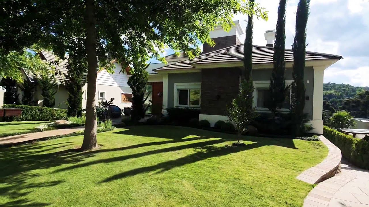 Casa linda a venda condomínio Alphaville em Gramado 3 suítes, academia, espaço gourmet e muito mais