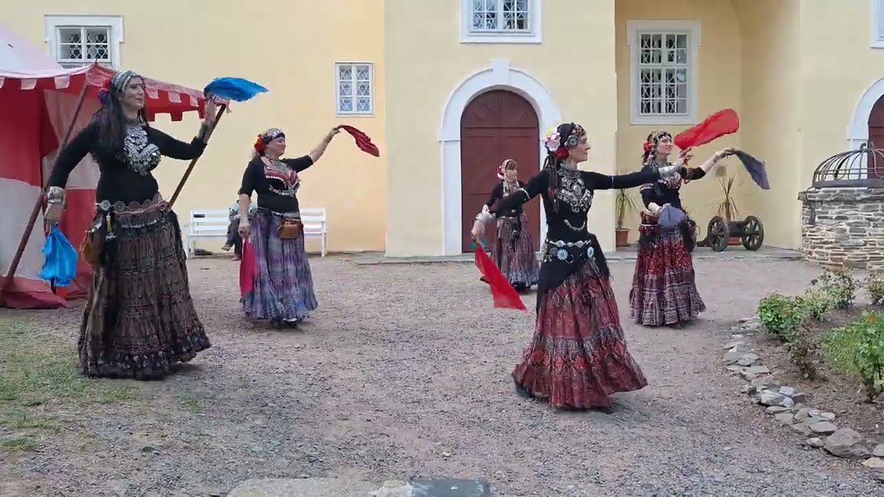 Jahanara Tribe orientálně historizující tanec se šátečky, Svojanov 2025