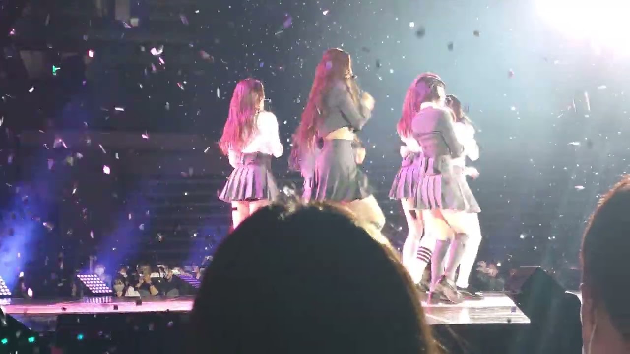 220502 LE SSERAFIM(르세라핌) 'Blue Flame' Debut Showcase 쇼케이스