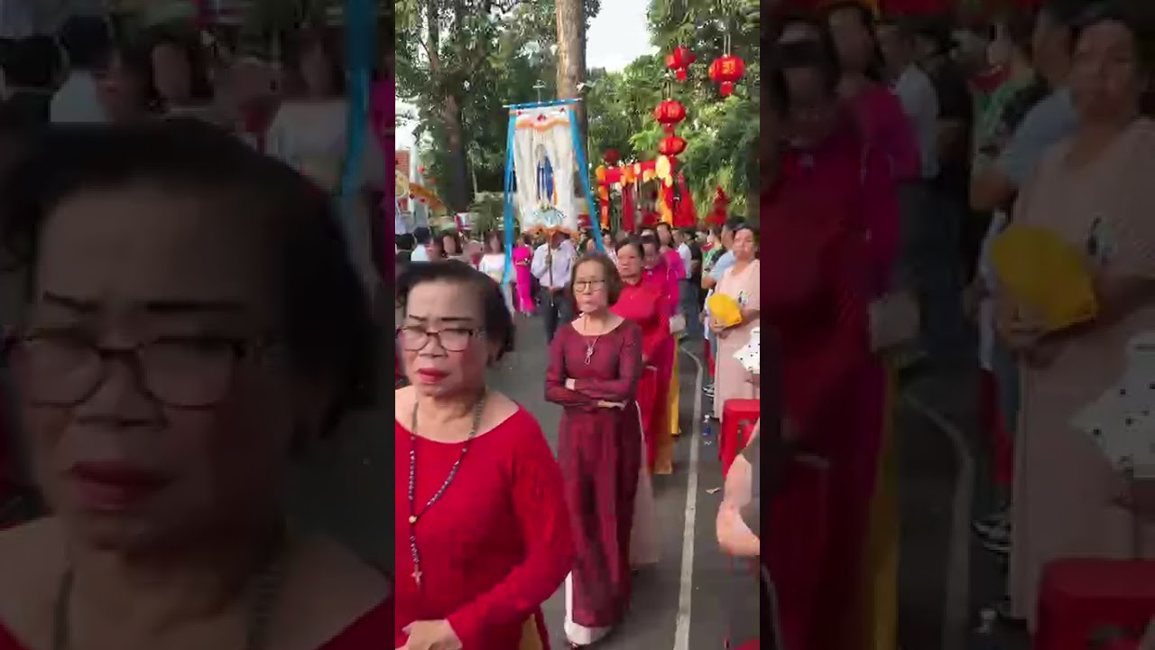 Rước kiệu ngày hành hương mùng 3 Tết Bính Ngọ tại Đền Đức Mẹ Hằng Cứu Giúp Kỳ Đồng SG. 