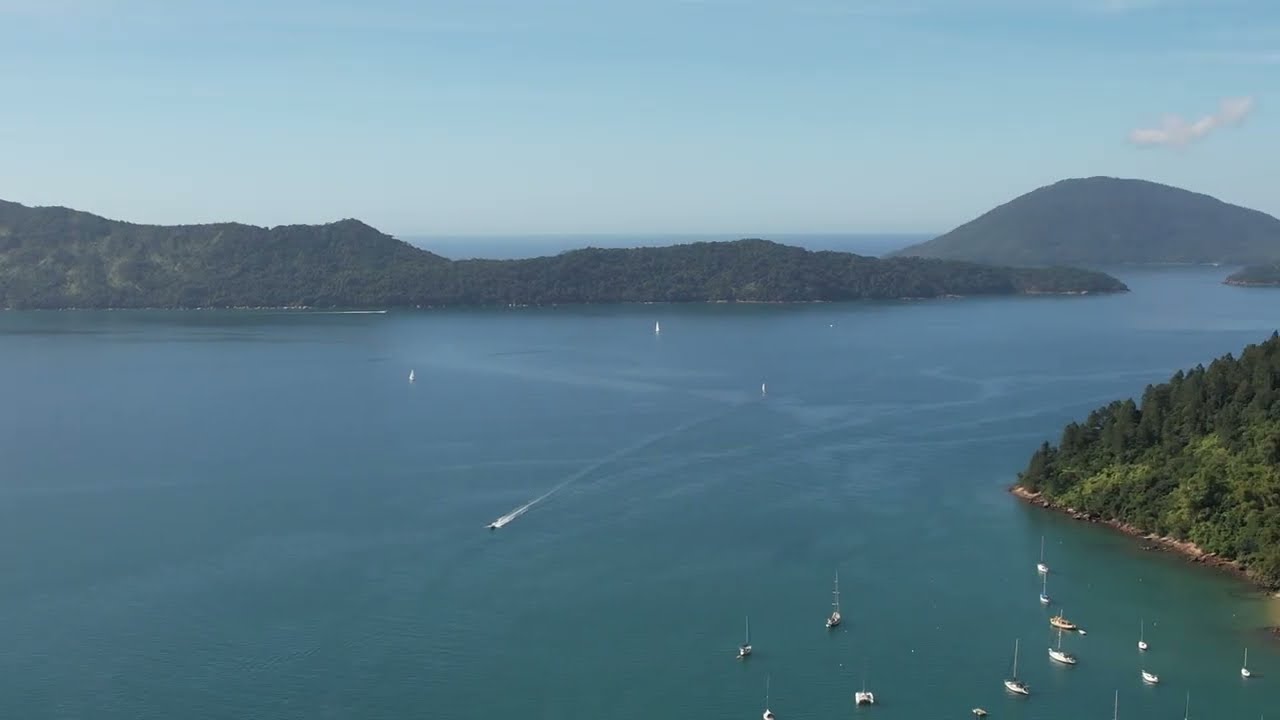 Saco da Ribeira visto de drone: a região que mais se valoriza em Ubatuba!