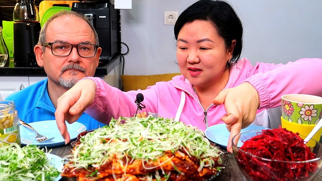 МУКБАНГ УЗБЕКСКИЙ ХАНУМ с ЛУКОМ и САЛАТОМ из КАПУСТЫ