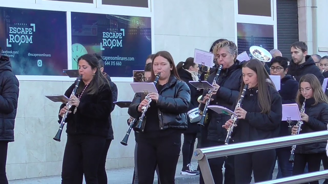 Banda Cabecera Estudiantes Linares 2023 Calle Calder&oacute;n