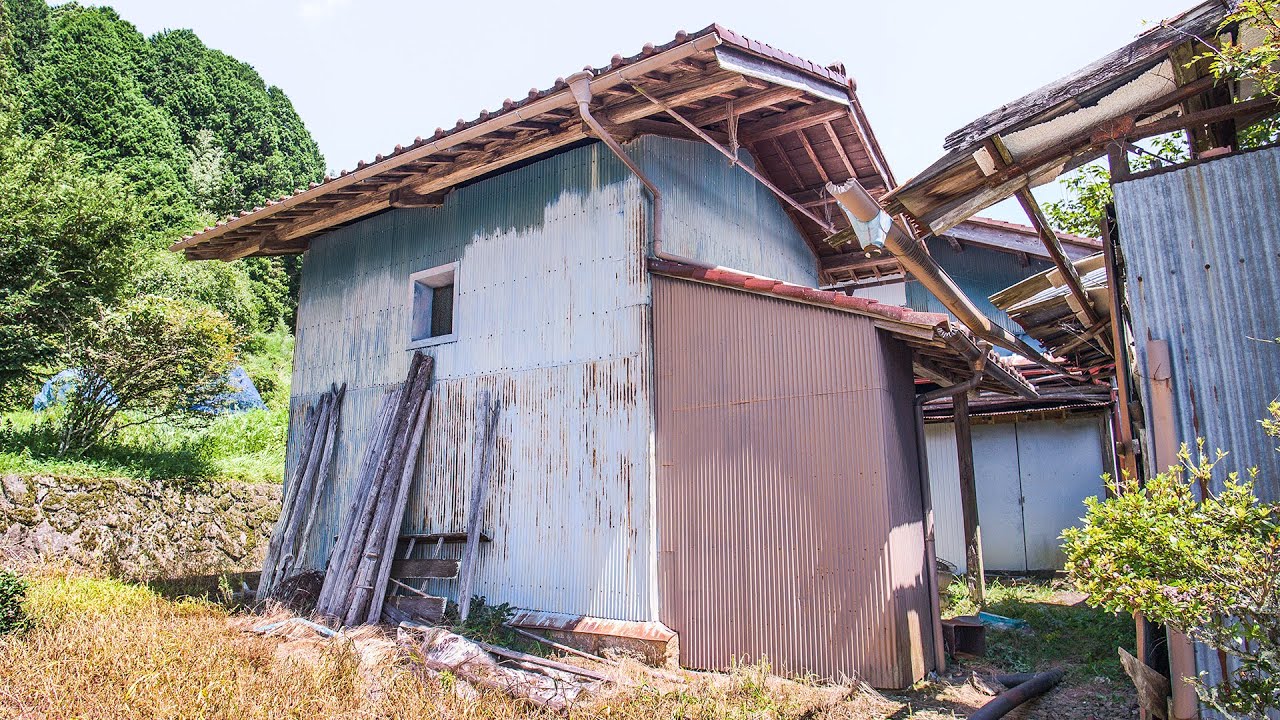明治元年築の古民家の開かずの蔵を開けてみると戦前の子供たちの落書きや大量の昔の物品が･･･（亡き老夫婦の家part1）