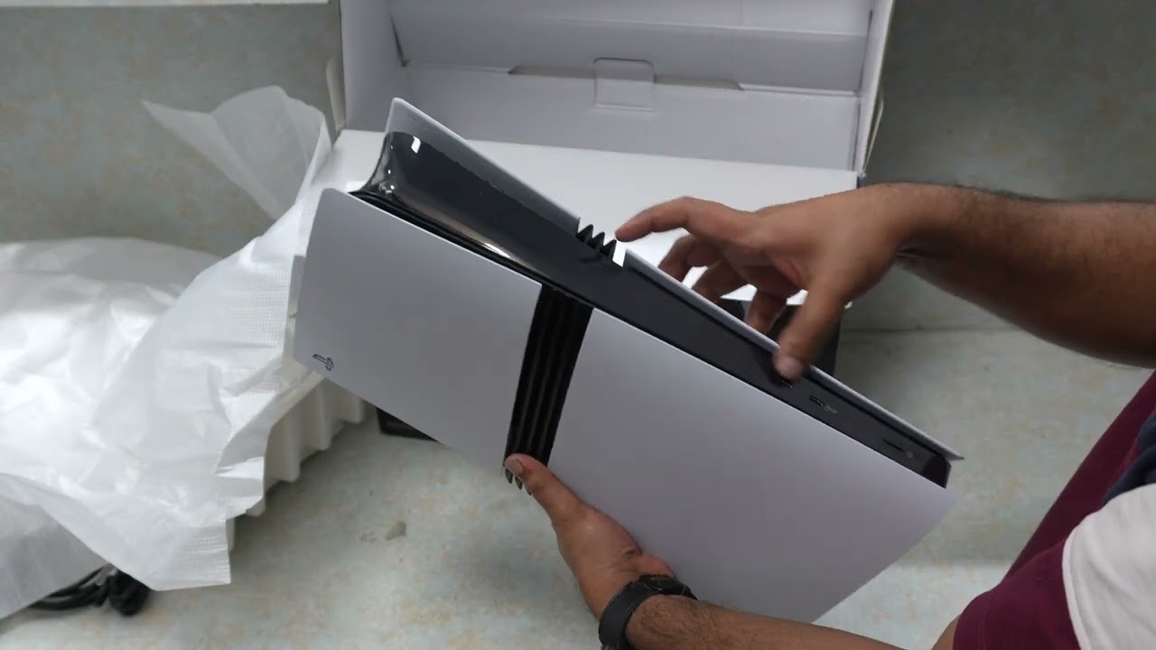 I bought a new PS5 Pro here is my short unboxing video of it!