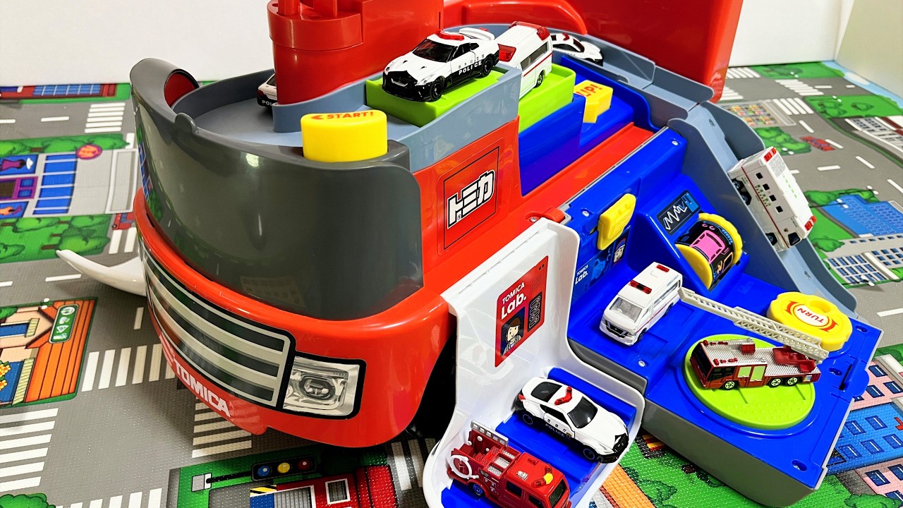 「トミカ変形ドライブピット」で遊ぼう～！はたらくるまが走るよ！パトカー、救急車、消防車も出てくるよ！