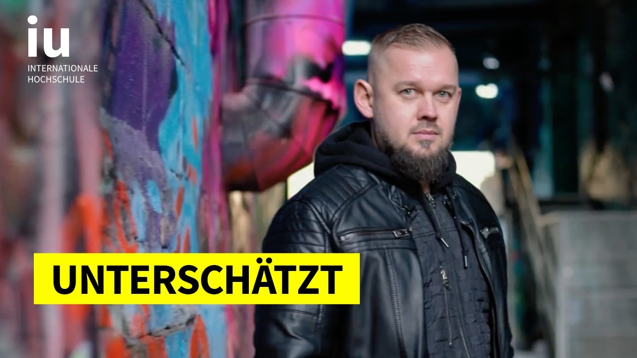 IU SUCCESS STORY: Vom Neuanfang zur Führungskraft – Sergejs Weg in der Sozialen Arbeit