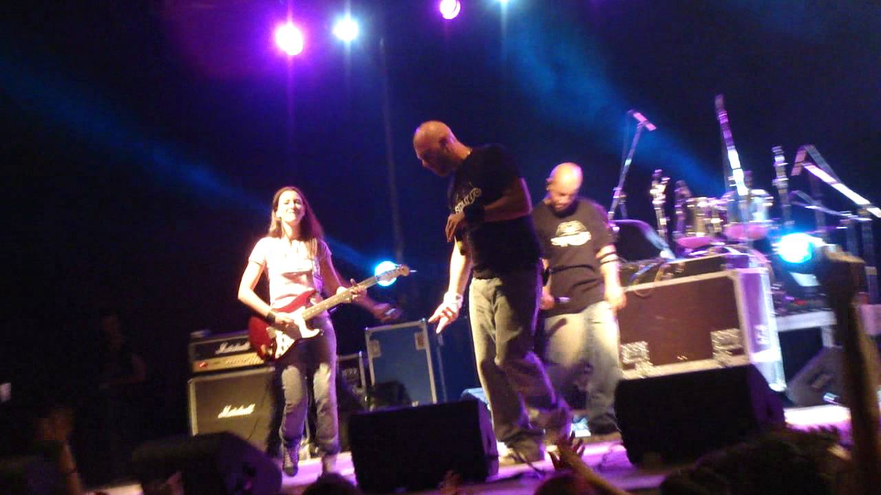 TICHEROCK 2011 Stavento μια γυναίκα όλα τα μπορεί