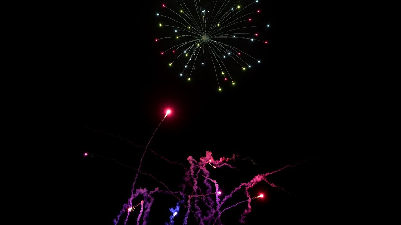 3 x Tremor Feuerwerksbatterie Kategorie F4 mit Colori Euphoria 150 mm und Regenbogenblume 125 mm