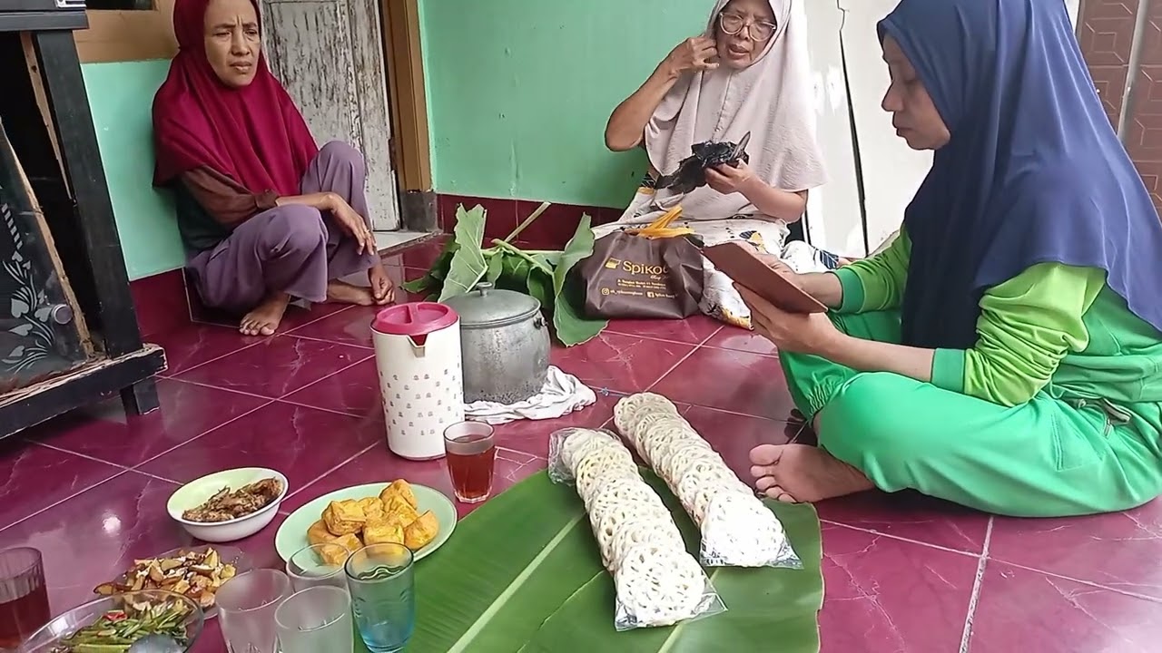 Makan nasi liwet rame2