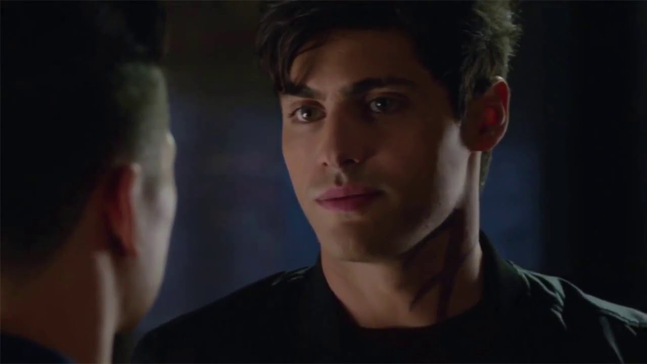 Shadowhunters 1x12 - Malec - Magnus spiega ad Alec cos'è l'amore