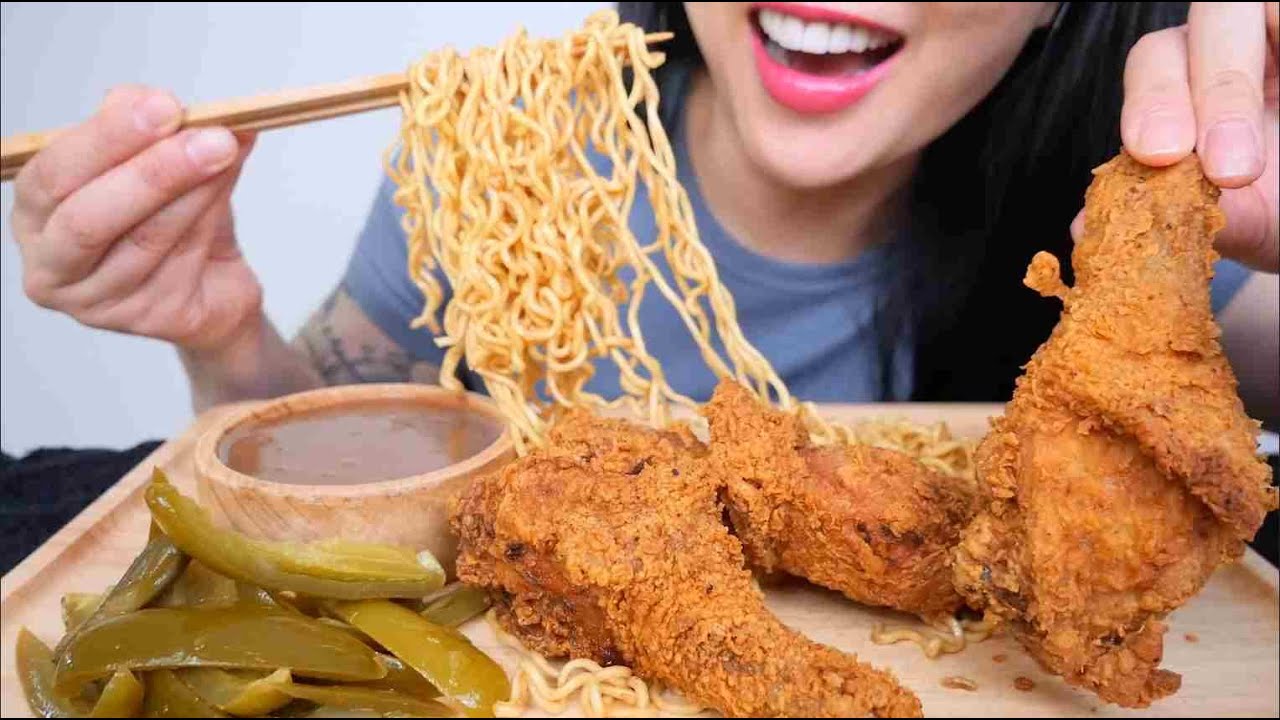 FRIED CHICKEN + GRAVY + NOODLES (ASMR EATING SOUNDS) LIGHT WHISPERS | SAS-ASMR