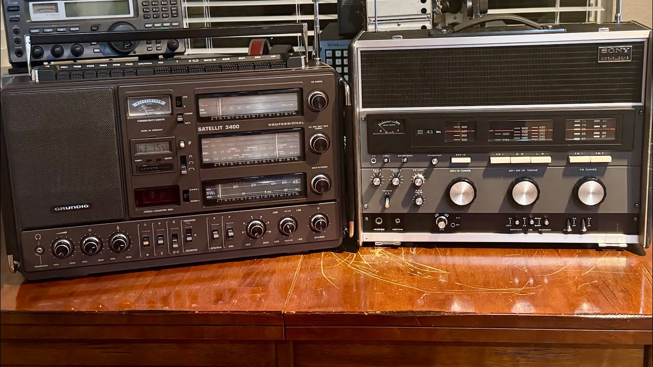 Grundig 3400 vs Sony CRF-230