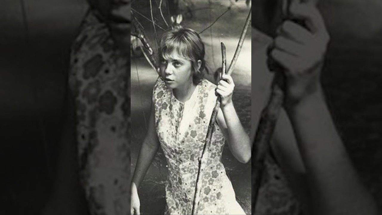 How this girl survived plane crash in amazon jungle #shorts