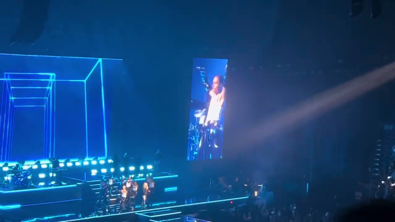 Kylie Minogue”Can’t Get You Out of My Head “ live in Kaohsiung 3/15